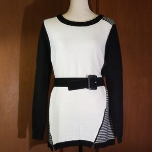 Mossimo Black and White Sweater 💕